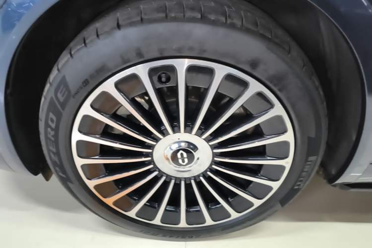 Used Hima AITO M7 2026 Model Range-Extending Max All-Wheel Drive 6-Seater Version Left Front Wheel Hub