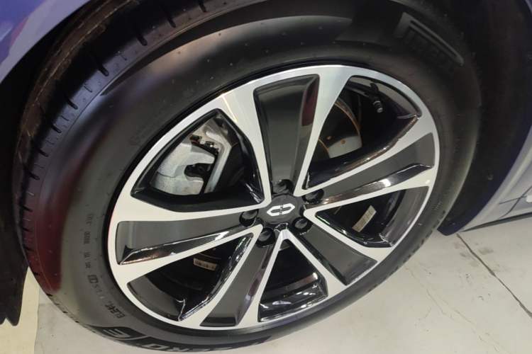Used Hima AITO M7 2026 Model Range-Extending Max All-Wheel Drive 5-Seater Version Left Front Wheel Hub