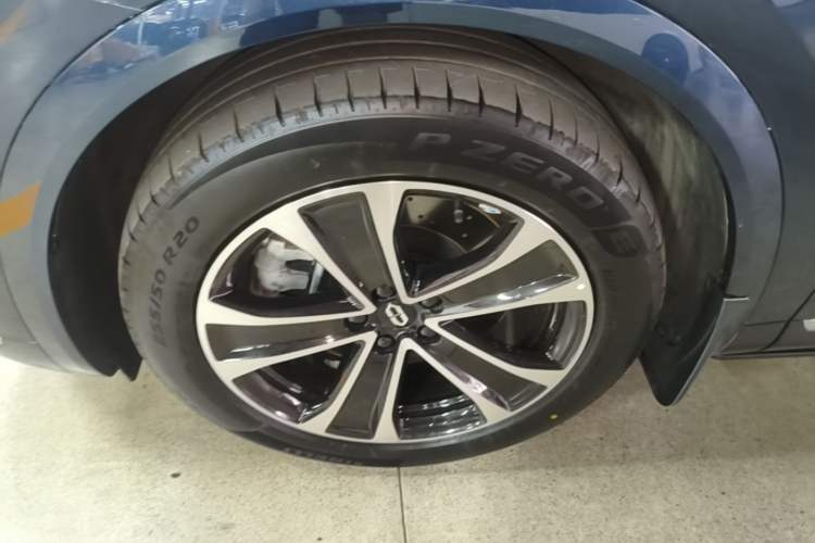Used Hima AITO M7 2026 Model Range-Extending Max All-Wheel Drive 6-Seater Version Left Front Wheel Hub