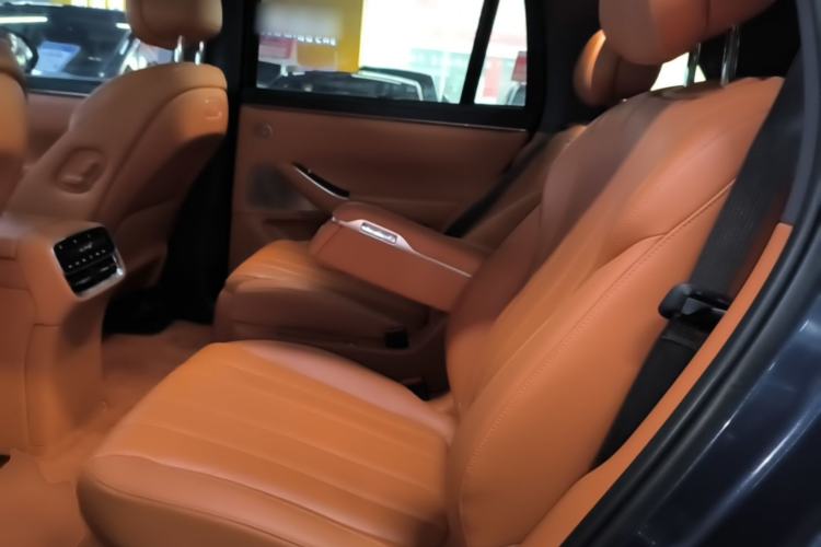 Used Hima AITO M7 2026 Model Range-Extending Max All-Wheel Drive 6-Seater Version Left Rear Seat