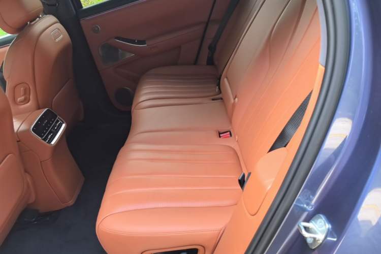 Used Hima AITO M7 2026 Model Range-Extending Max All-Wheel Drive 5-Seater Version Left Rear Seat