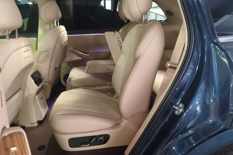 Used Hima AITO M7 2026 Model Range-Extending Max All-Wheel Drive 6-Seater Version Left Rear Seat
