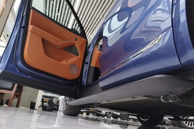 Used Hima AITO M7 2026 Model Range-Extending Ultra All-Wheel Drive 5-Seater Version Left Side Sill