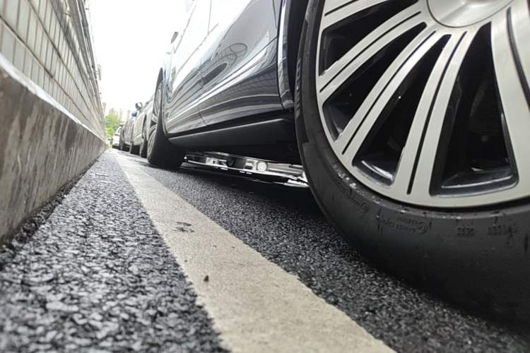 Used Hima AITO M7 2026 Model Range-Extending Ultra All-Wheel Drive 6-Seater Version Left Side Sill