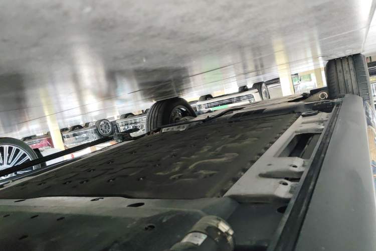 Used Hima AITO M7 2026 Model Range-Extending Ultra All-Wheel Drive 5-Seater Version Left Side Sill