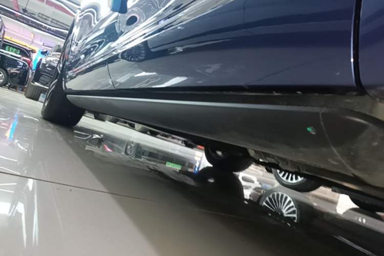 Used Hima AITO M7 2026 Model Range-Extending Ultra All-Wheel Drive 5-Seater Version Left Side Sill