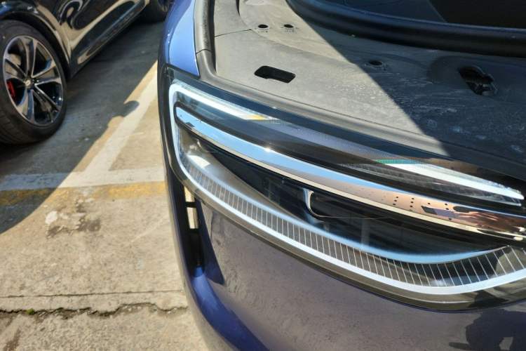 Used Hima AITO M7 2026 Model Pure Electric Max All-Wheel Drive 5-Seater Version Right Front Headlight