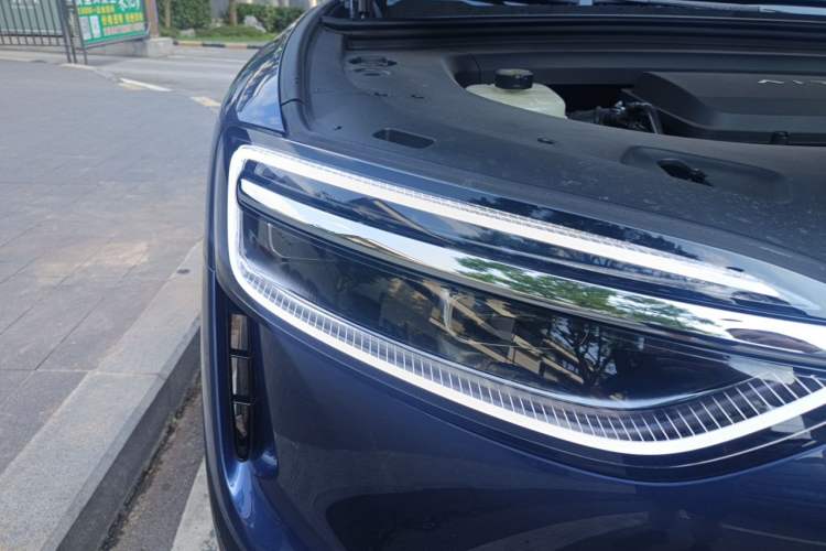 Used Hima AITO M7 2026 Model Range-Extending Max All-Wheel Drive 5-Seater Version Right Front Headlight