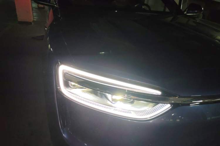Used Hima AITO M7 2026 Model Range-Extending Max All-Wheel Drive 5-Seater Version Right Front Headlight