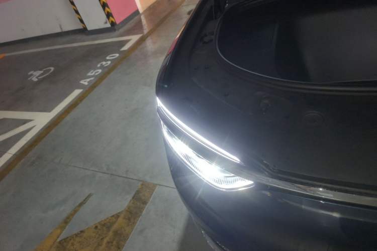 Used Hima AITO M7 2026 Model Pure Electric Max Long Range 6-Seater Version Right Front Headlight