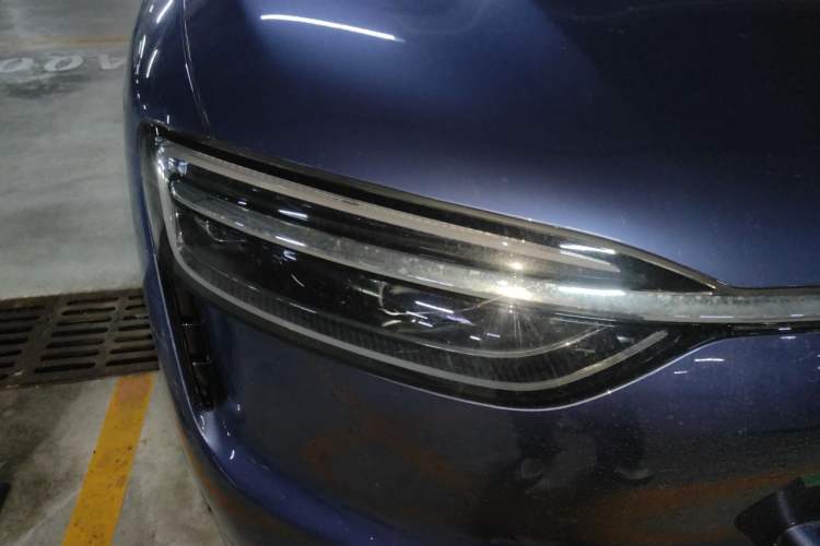 Used Hima AITO M7 2026 Model Range-Extending Max All-Wheel Drive 5-Seater Version Right Front Headlight