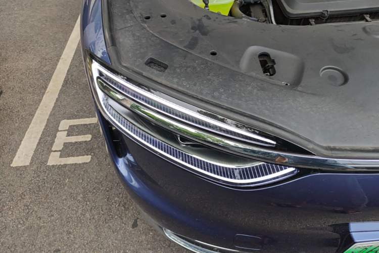Used Hima AITO M7 2026 Model Range-Extending Ultra All-Wheel Drive 5-Seater Version Right Front Headlight