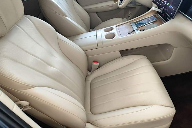 Used Hima AITO M7 2026 Model Range-Extending Max All-Wheel Drive 5-Seater Version Right Front Seat
