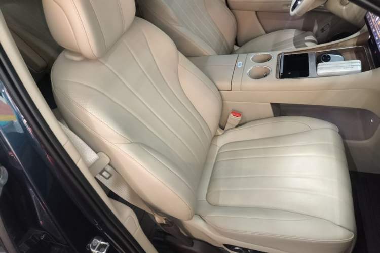 Used Hima AITO M7 2026 Model Range-Extending Max All-Wheel Drive 6-Seater Version Right Front Seat