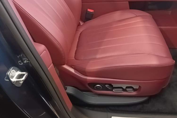 Used Hima AITO M7 2026 Model Range-Extending Ultra All-Wheel Drive 5-Seater Version Right Front Seat