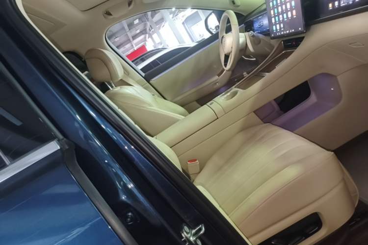 Used Hima AITO M7 2026 Model Range-Extending Max All-Wheel Drive 6-Seater Version Right Front Seat