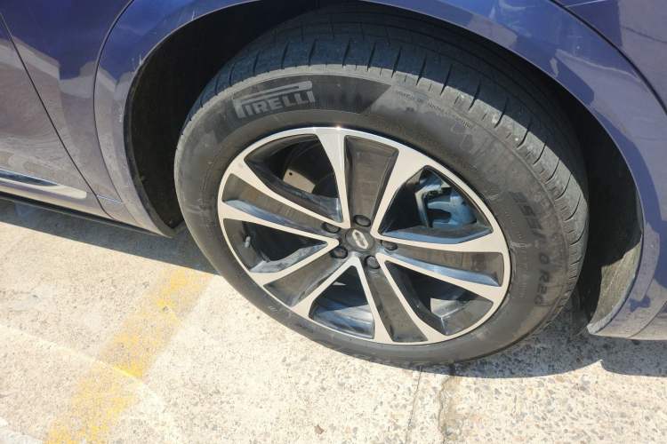 Used Hima AITO M7 2026 Model Pure Electric Max All-Wheel Drive 5-Seater Version Right Front Wheel Hub