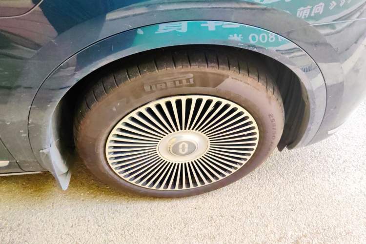 Used Hima AITO M7 2026 Model Range-Extending Max All-Wheel Drive 5-Seater Version Right Front Wheel Hub