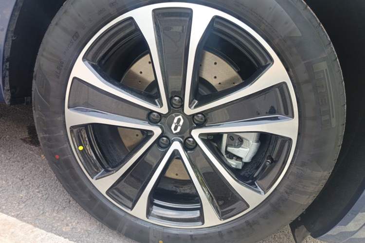 Used Hima AITO M7 2026 Model Range-Extending Max All-Wheel Drive 5-Seater Version Right Front Wheel Hub