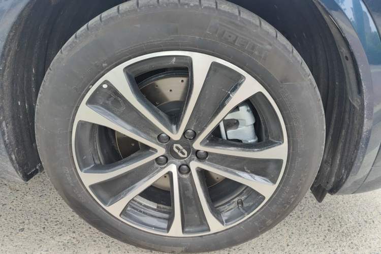 Used Hima AITO M7 2026 Model Pure Electric Max Long Range 6-Seater Version Right Front Wheel Hub