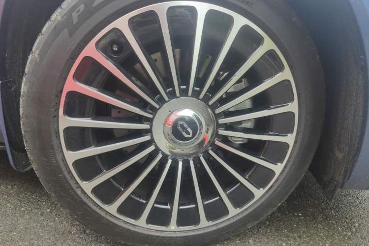 Used Hima AITO M7 2026 Model Range-Extending Ultra All-Wheel Drive 5-Seater Version Right Front Wheel Hub