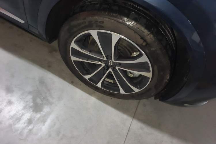 Used Hima AITO M7 2026 Model Pure Electric Max Long Range 6-Seater Version Right Front Wheel Hub