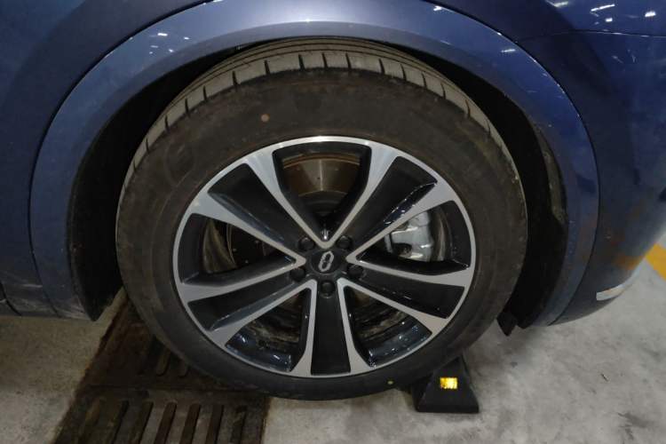 Used Hima AITO M7 2026 Model Range-Extending Max All-Wheel Drive 5-Seater Version Right Front Wheel Hub