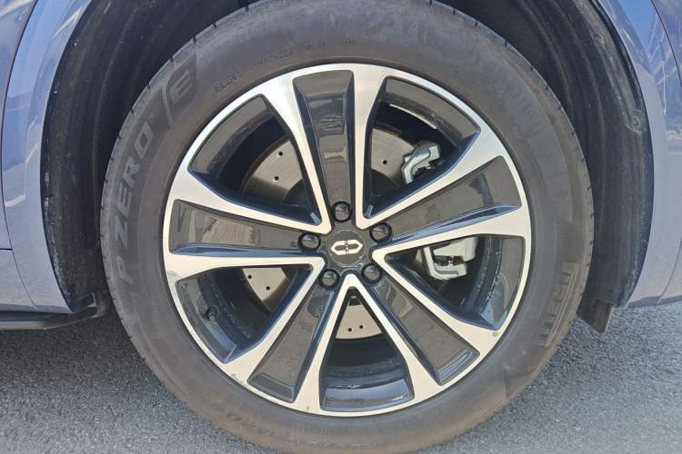 Used Hima AITO M7 2026 Model Pure Electric Max Long Range 5-Seater Version Right Front Wheel Hub
