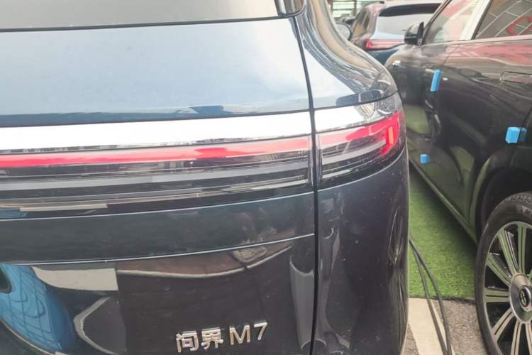Used Hima AITO M7 2026 Model Range-Extending Max All-Wheel Drive 5-Seater Version Right Rear Taillight