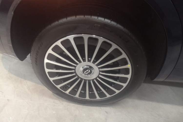 Used Hima AITO M7 2026 Model Range-Extending Max All-Wheel Drive 5-Seater Version Right Rear Wheel Hub