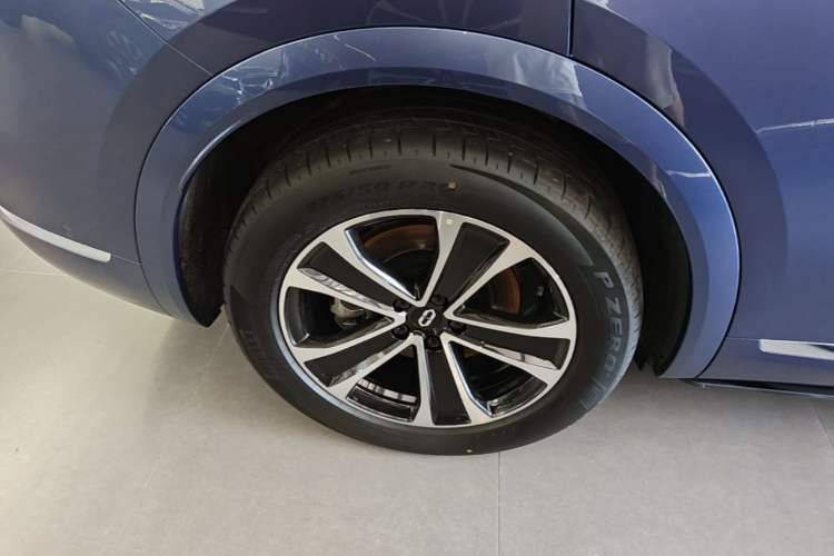 Used Hima AITO M7 2026 Model Range-Extending Ultra All-Wheel Drive 5-Seater Version Right Rear Wheel Hub