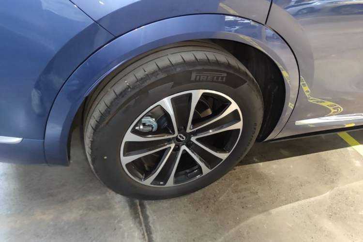 Used Hima AITO M7 2026 Model Range-Extending Ultra All-Wheel Drive 5-Seater Version Right Rear Wheel Hub
