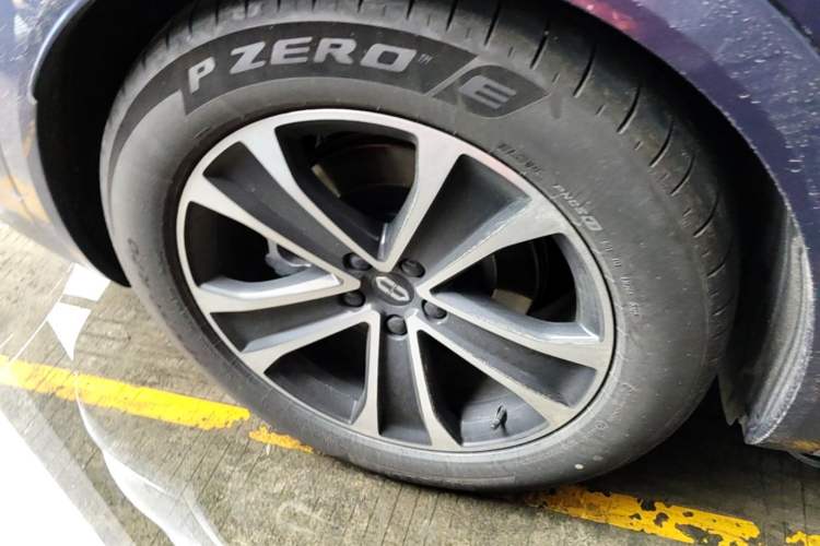Used Hima AITO M7 2026 Model Range-Extending Ultra All-Wheel Drive 5-Seater Version Right Rear Wheel Hub