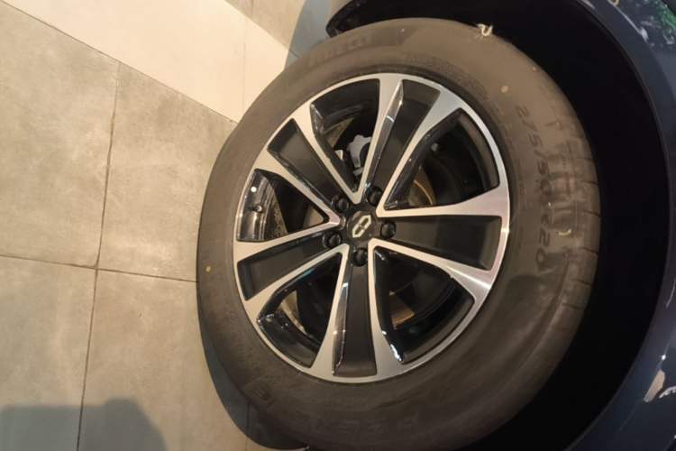 Used Hima AITO M7 2026 Model Range-Extending Max All-Wheel Drive 6-Seater Version Right Rear Wheel Hub