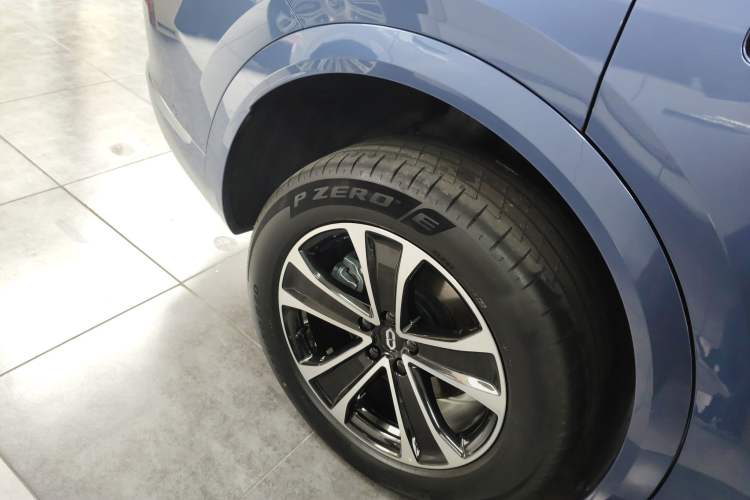 Used Hima AITO M7 2026 Model Range-Extending Ultra All-Wheel Drive 5-Seater Version Right Rear Wheel Hub