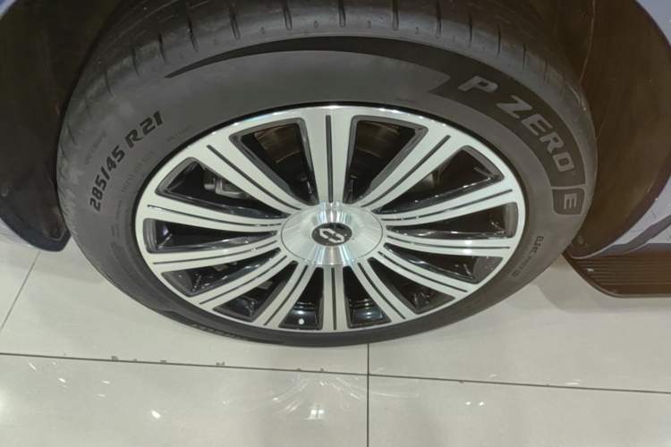Used Hima AITO M7 2026 Model Range-Extending Ultra All-Wheel Drive 6-Seater Version Right Rear Wheel Hub
