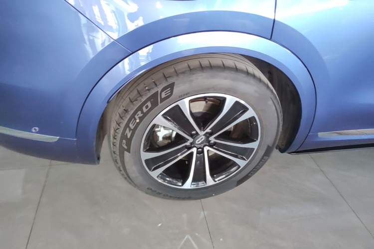 Used Hima AITO M7 2026 Model Range-Extending Ultra All-Wheel Drive 5-Seater Version Right Rear Wheel Hub