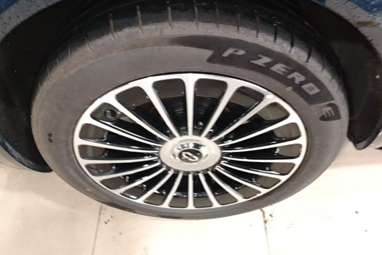 Used Hima AITO M7 2026 Model Range-Extending Ultra All-Wheel Drive 6-Seater Version Right Rear Wheel Hub