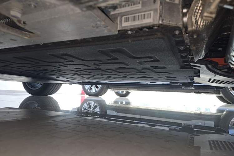 Used Hima AITO M7 2026 Model Range-Extending Ultra All-Wheel Drive 5-Seater Version Right Side Sill