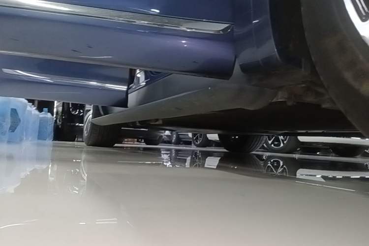 Used Hima AITO M7 2026 Model Range-Extending Ultra All-Wheel Drive 5-Seater Version Right Side Sill