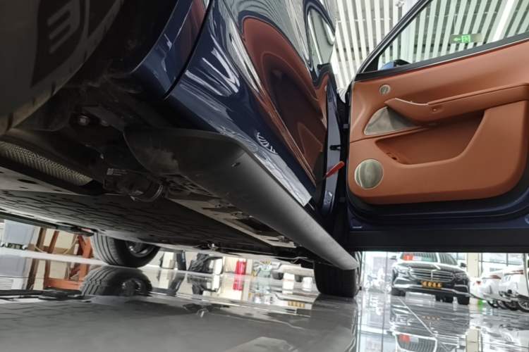 Used Hima AITO M7 2026 Model Range-Extending Ultra All-Wheel Drive 5-Seater Version Right Side Sill