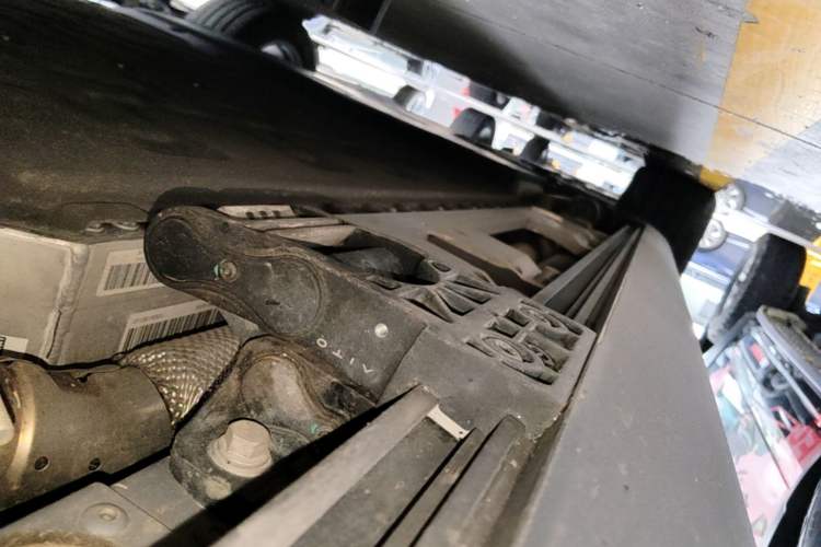 Used Hima AITO M7 2026 Model Range-Extending Ultra All-Wheel Drive 5-Seater Version Right Side Sill