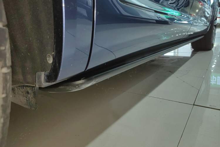 Used Hima AITO M7 2026 Model Range-Extending Ultra All-Wheel Drive 6-Seater Version Right Side Sill