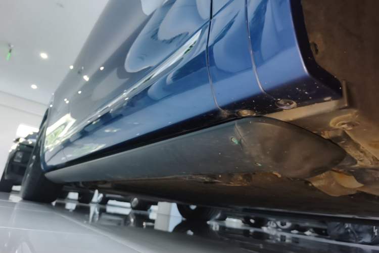 Used Hima AITO M7 2026 Model Range-Extending Ultra All-Wheel Drive 5-Seater Version Right Side Sill