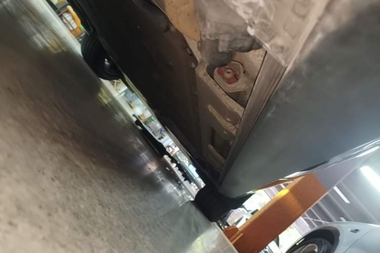Used Hima AITO M7 2026 Model Range-Extending Max All-Wheel Drive 6-Seater Version Right Side Sill