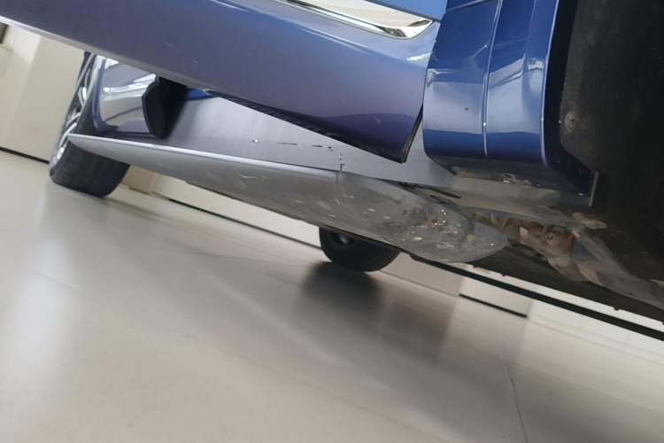 Used Hima AITO M7 2026 Model Range-Extending Ultra All-Wheel Drive 5-Seater Version Right Side Sill