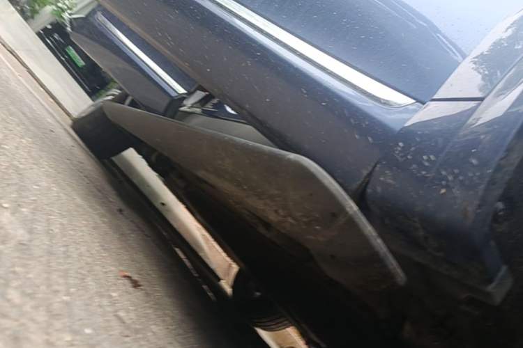 Used Hima AITO M7 2026 Model Range-Extending Ultra All-Wheel Drive 6-Seater Version Right Side Sill