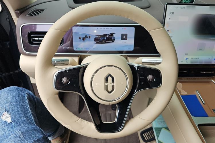 Used Hima AITO M7 2026 Model Range-Extending Ultra All-Wheel Drive 5-Seater Version Steering Wheel