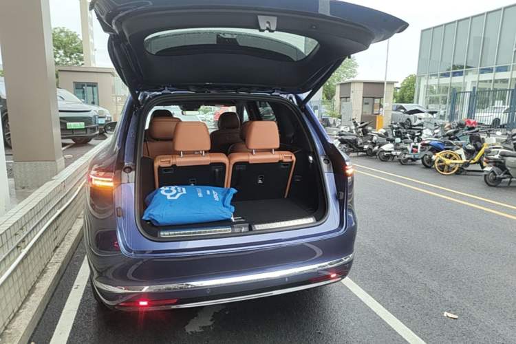 Used Hima AITO M7 2026 Model Range-Extending Ultra All-Wheel Drive 6-Seater Version Trunk