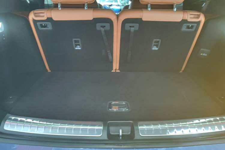 Used Hima AITO M7 2026 Model Range-Extending Ultra All-Wheel Drive 6-Seater Version Trunk
